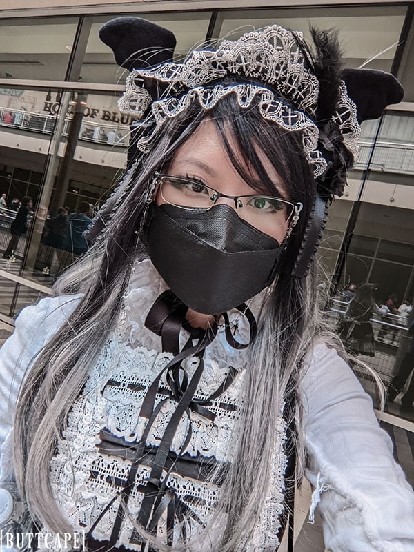 maid gothic lolita selfie.