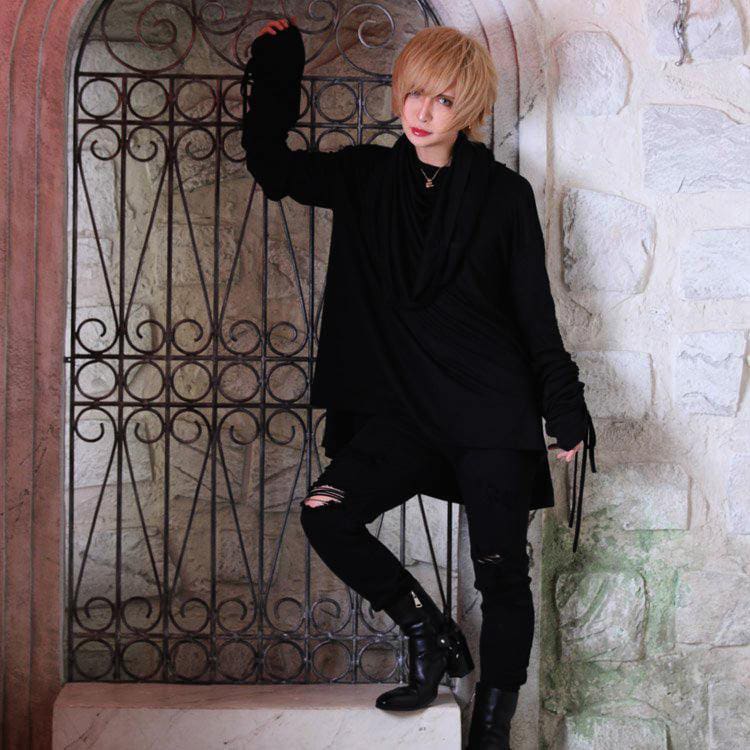 visual kei musician Mia wearing wide black cardigan, black t-shirt, and ripped black skinny jeans for Wrouge.