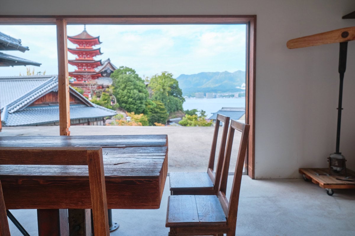 hiroshima_kakiwai_6 view from kakiwai of senjokaku pavilion and the ocean