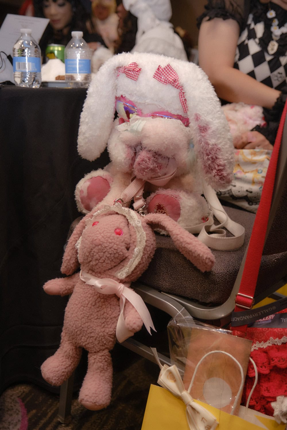 Usakumya and poorly designed usakumya replica.