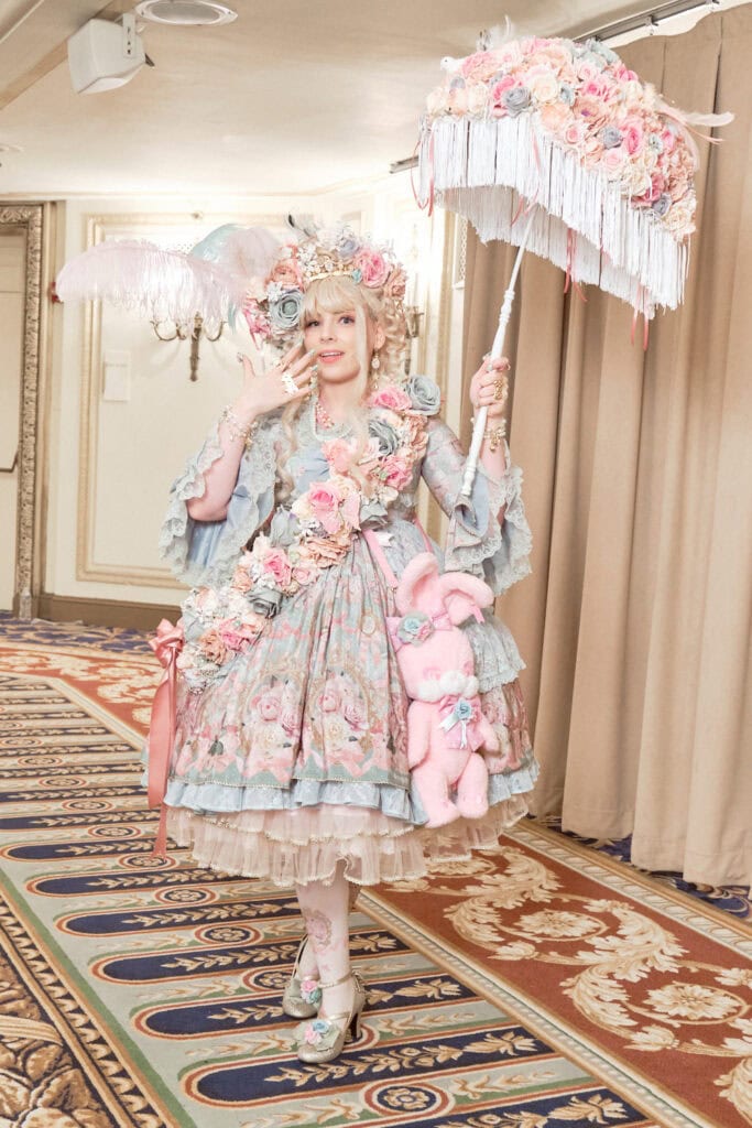 Hime lolita wearing mint and pink Angelic Pretty holding parasol.