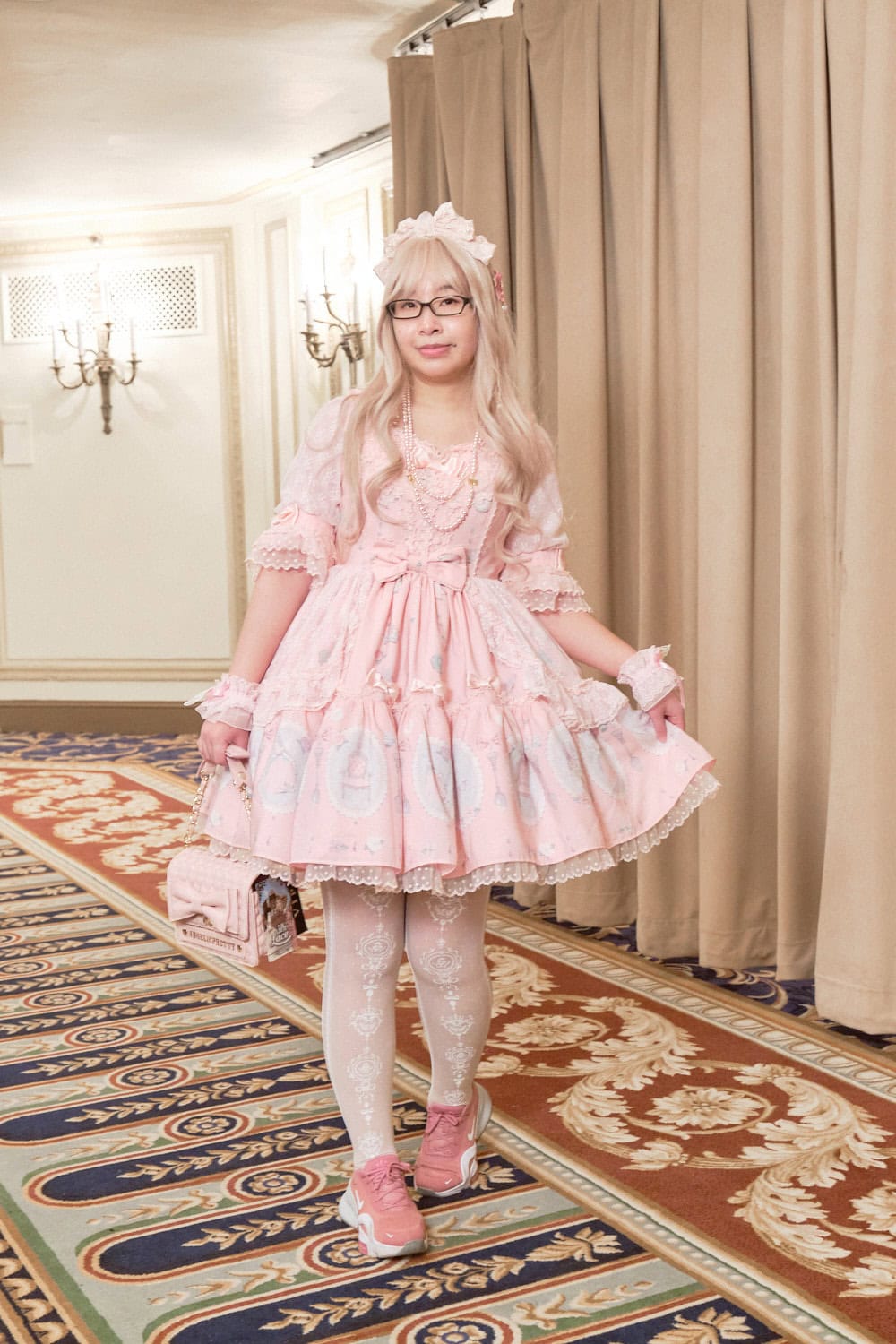 Sweet lolita wearing Angelic Pretty in pink.