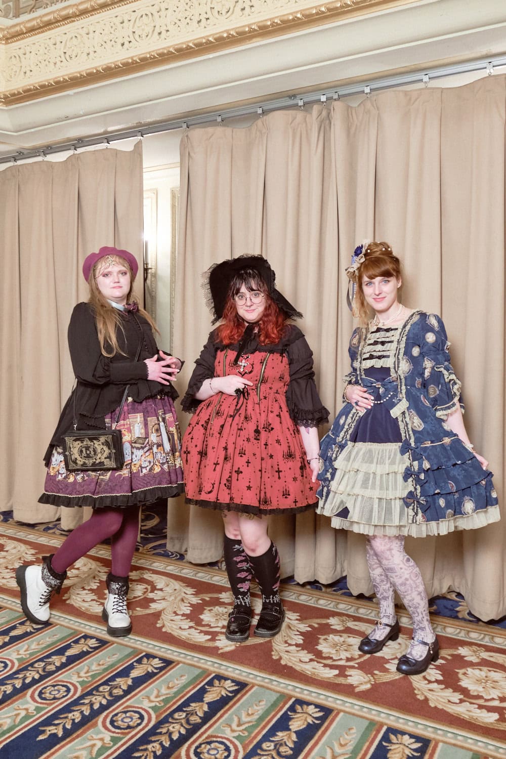 Group of 3 lolitas.