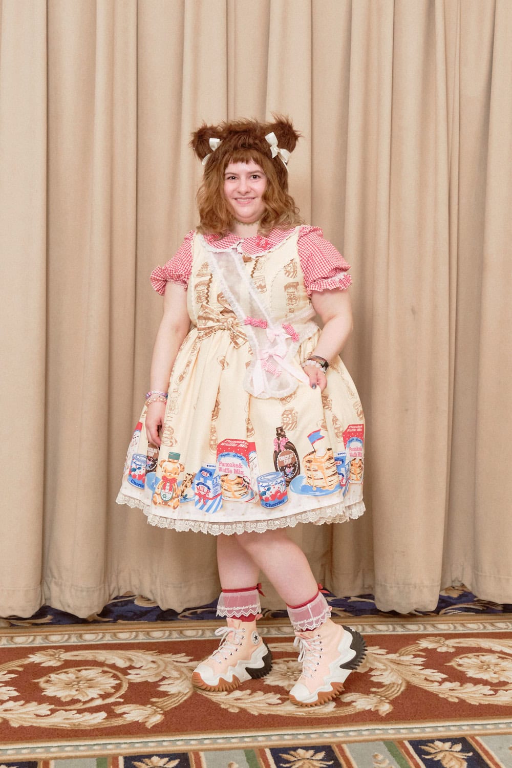Sweet lolita wearing Honey Cake by Angelic Pretty with bear ears.