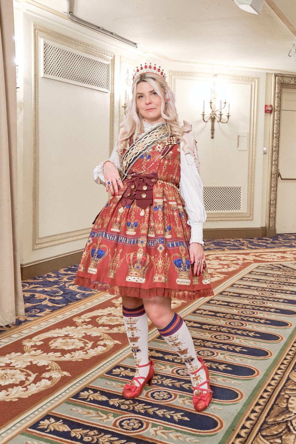Classic lolita wearing crown print dress by Angelic Pretty.