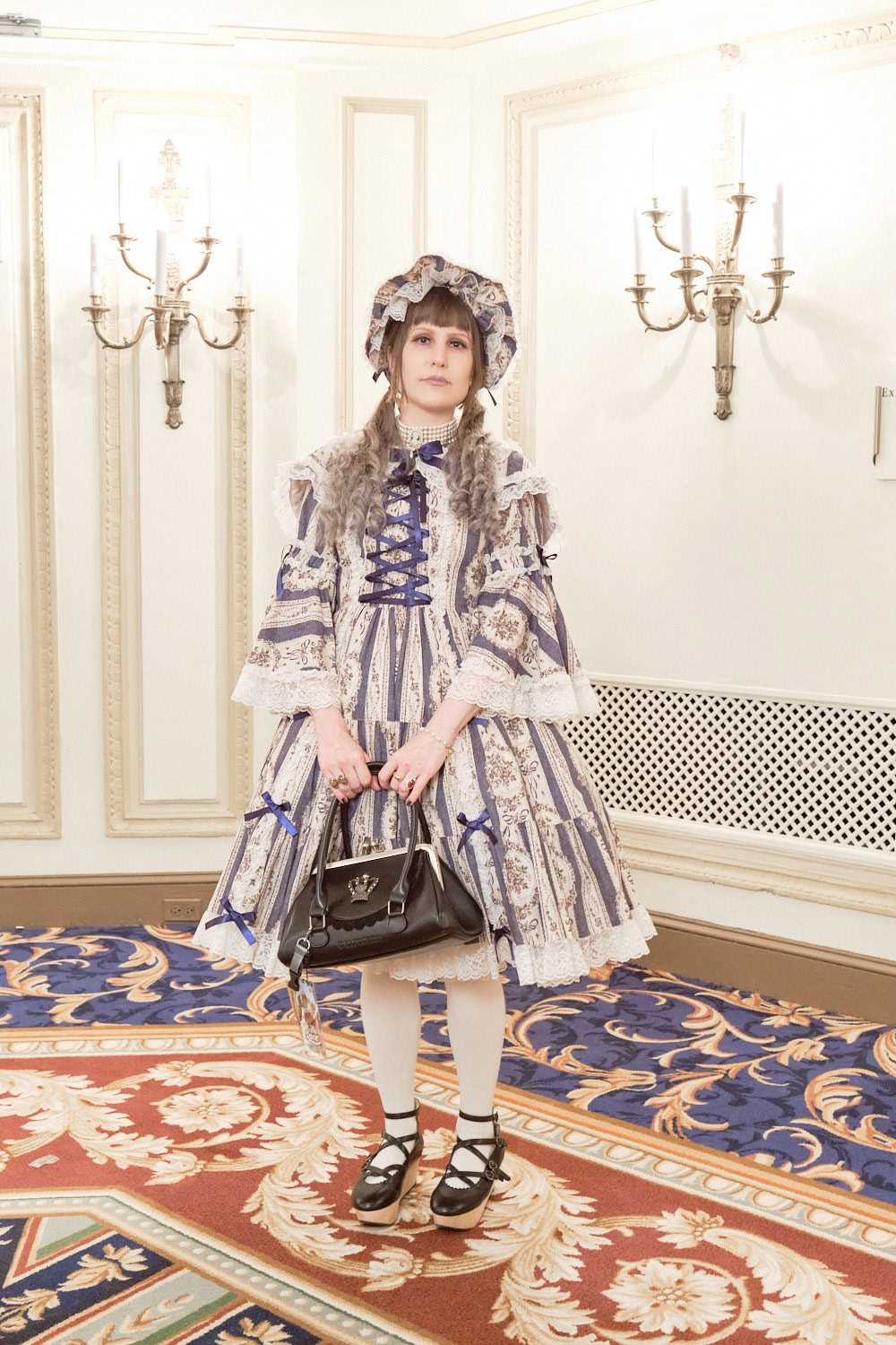 Classic lolita wearing Antique Bouquet by Metamorphose.
