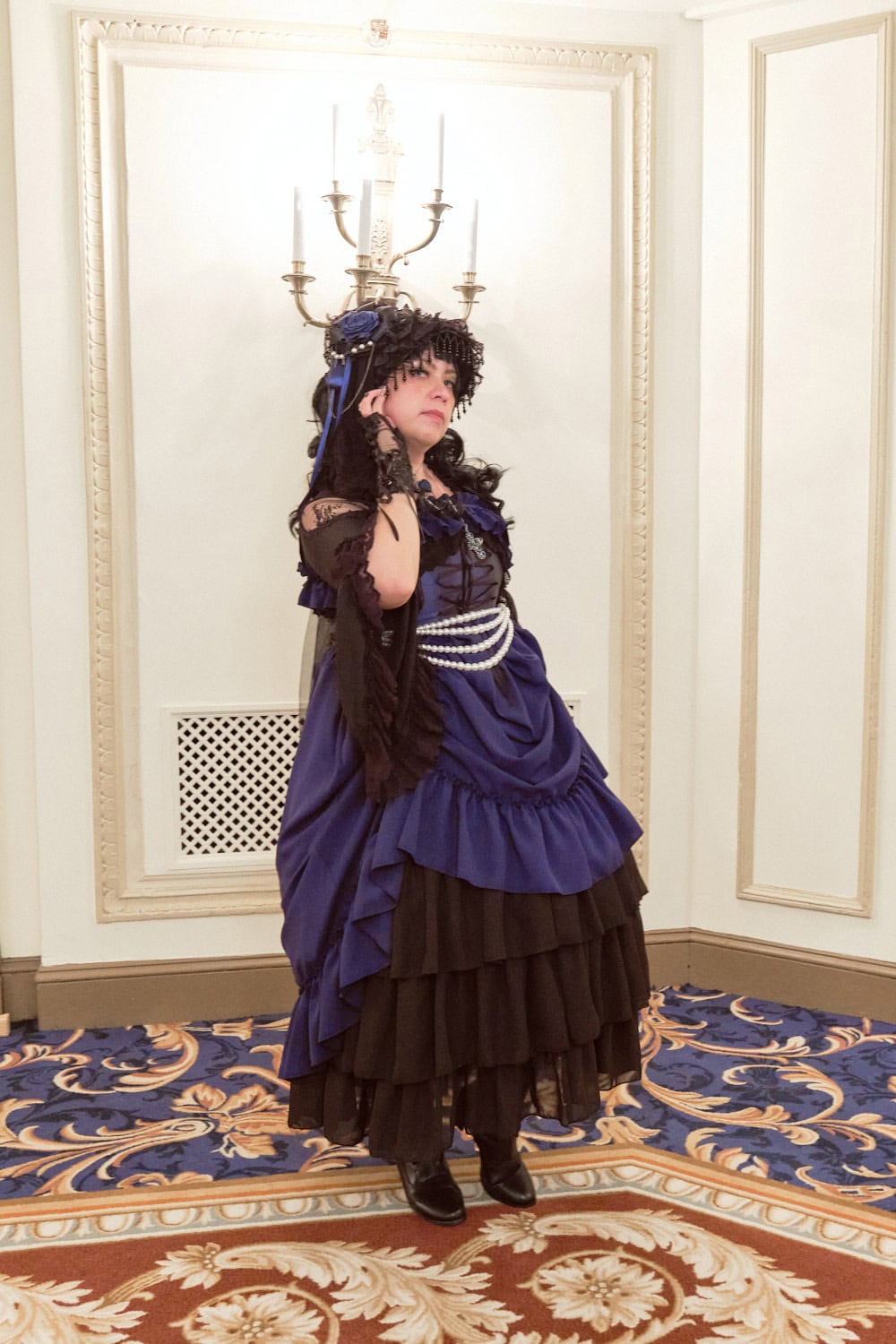 Gothic lolita wearing navy and black long bustle dress by Atelier Pierrot.