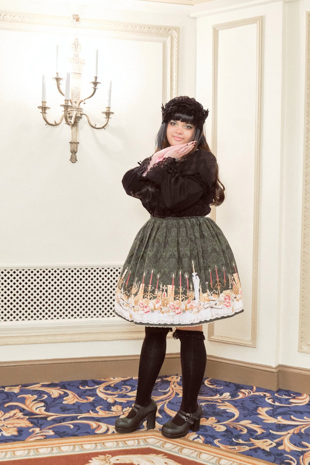 Classic lolita wearing Dim Light candle print by Metamorphose.