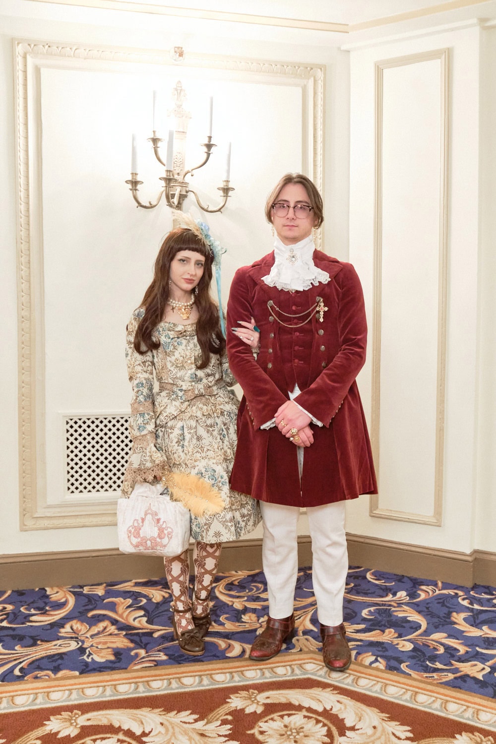 Classic lolita and ouji couple.