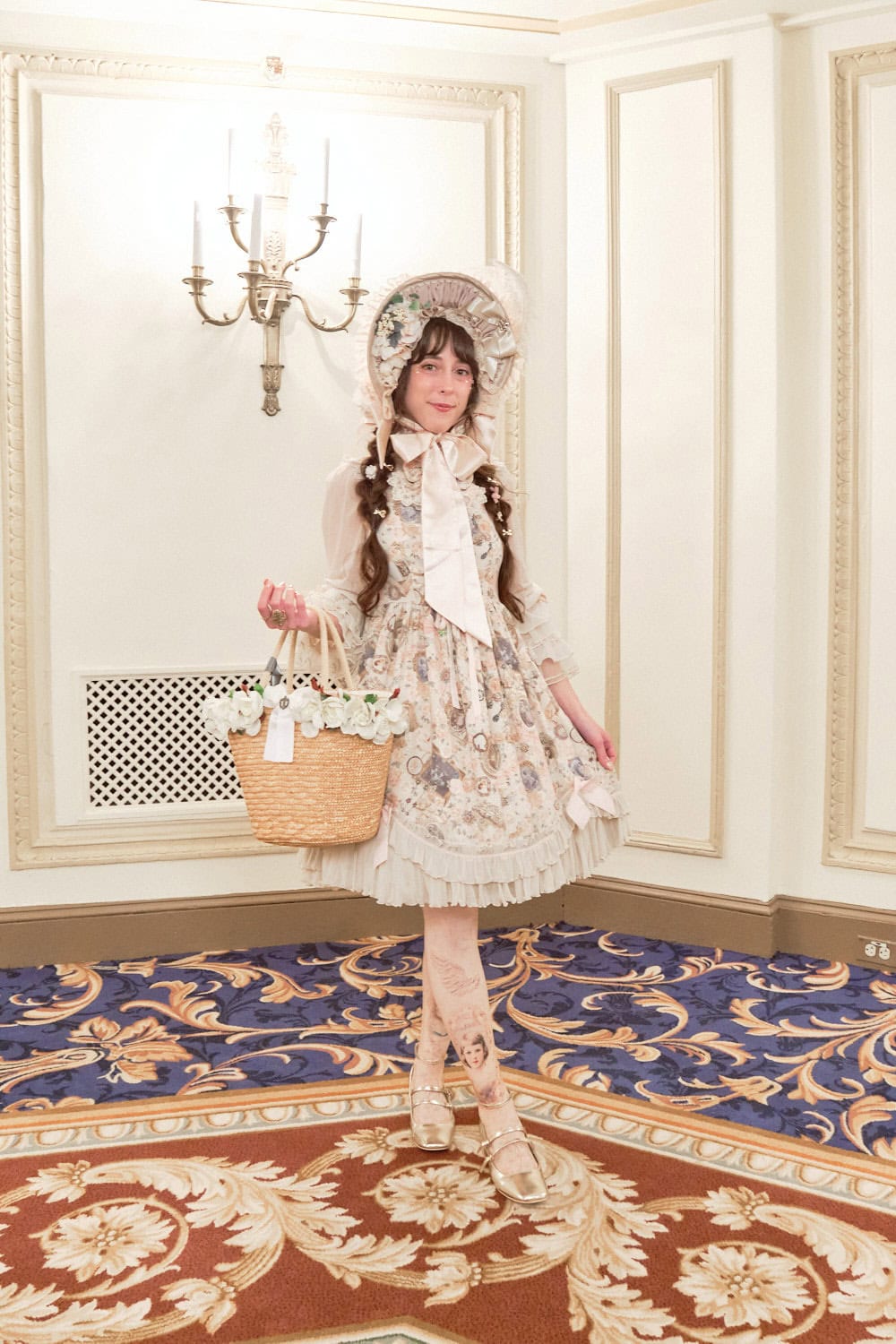 Classic lolita wearing cream bonnet and dress featuring cameos by Baby, the Stars Shine Bright.