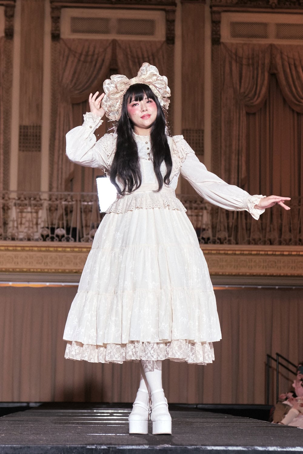 Model 3 wearing all ivory classic lolita by Hoshibako Works.
