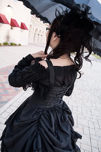Half body shot from the backside.