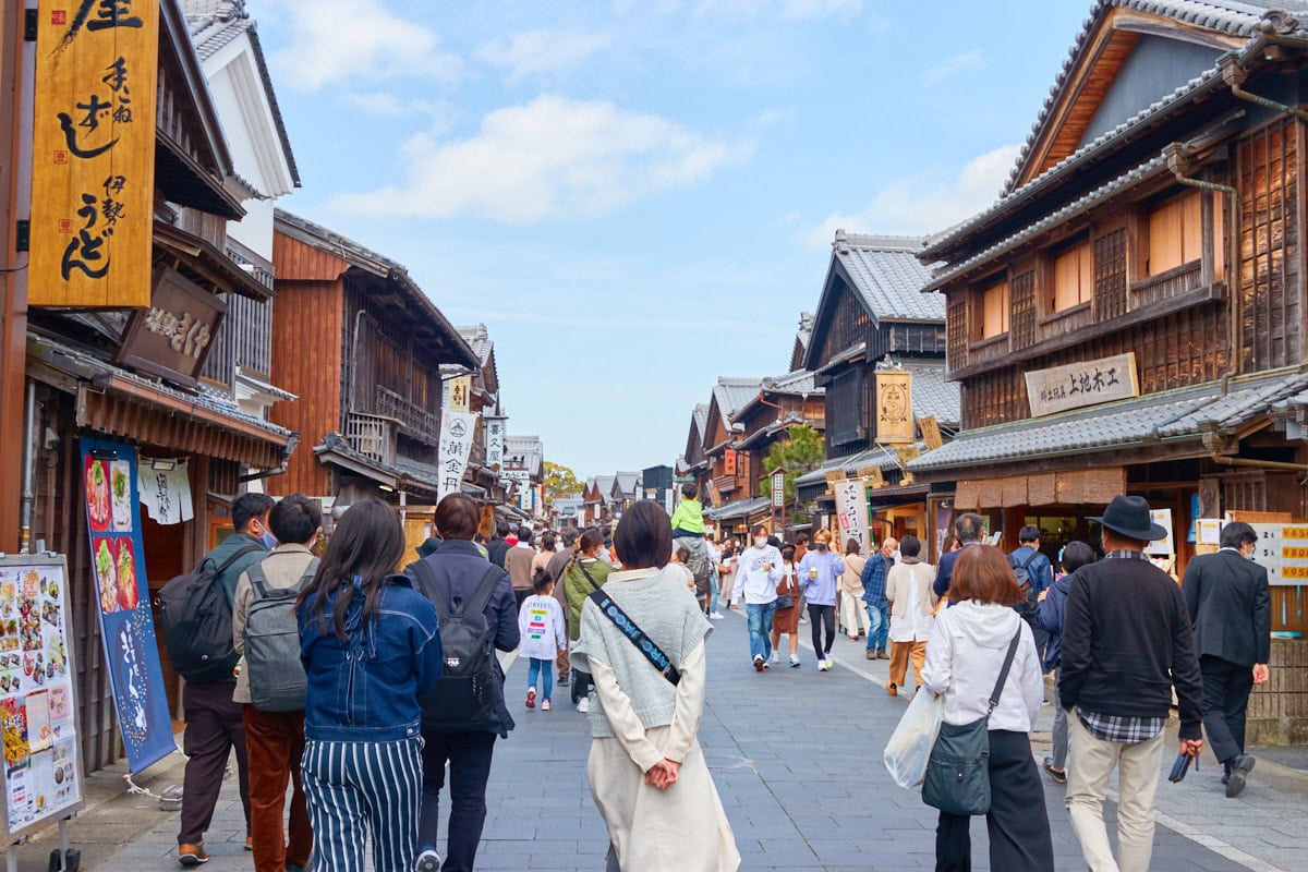 A road lined with street food stalls leading to Grand Ise Shrine