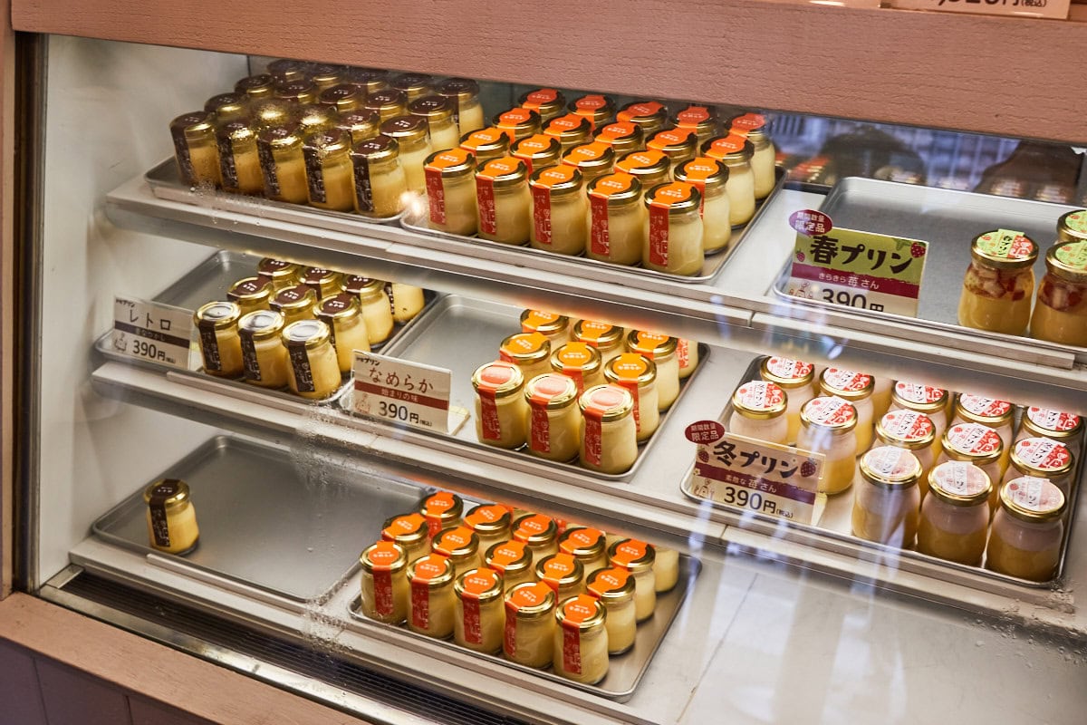 pudding display case